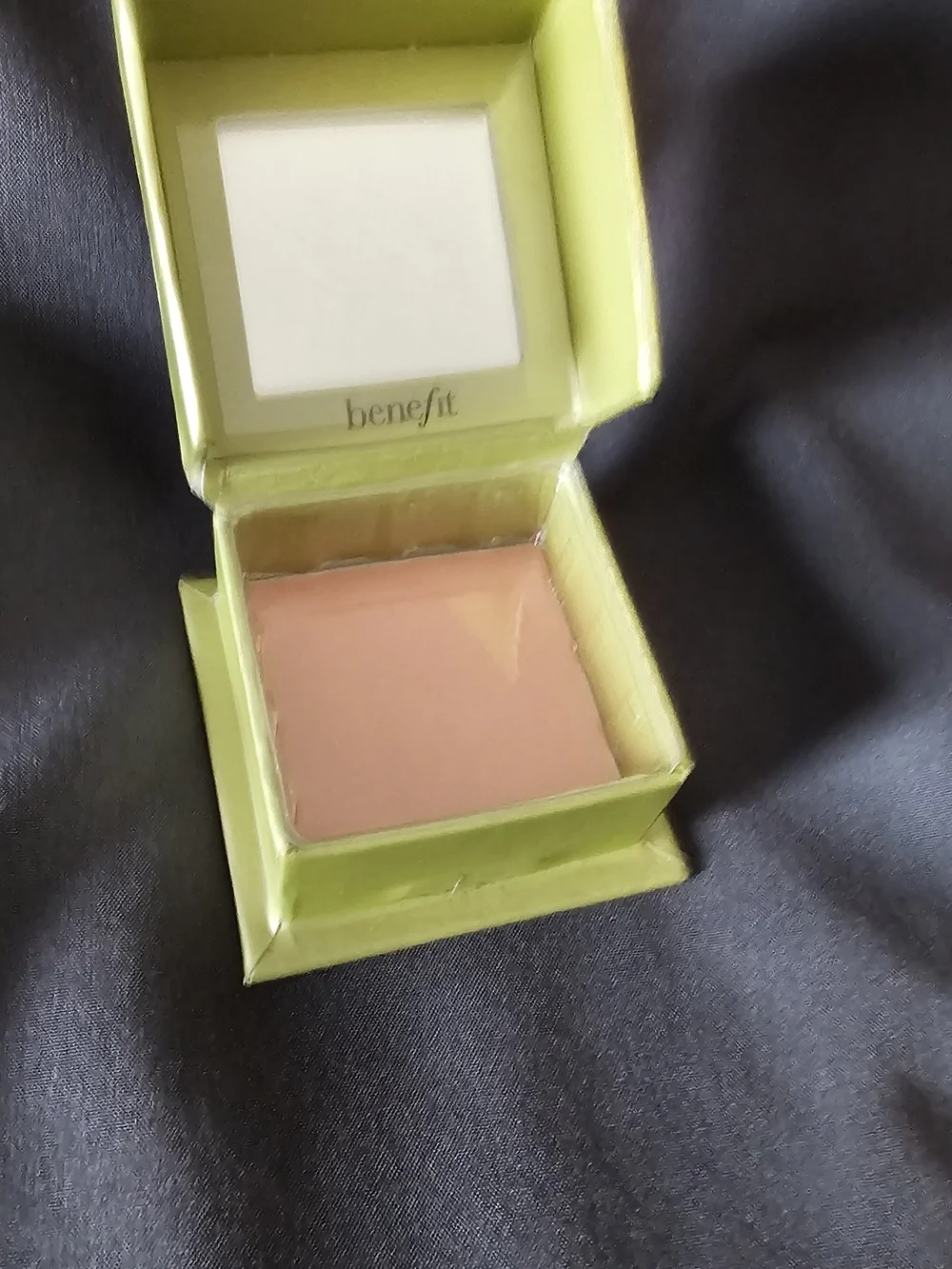 Benefit Mini Dandelion Blush in Pastel Green Box
